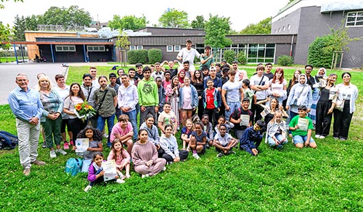 Gruppenbild von der Urkundenverleihung zum Abschluss der Sommerschule des Kommunalen Integrationszentrums. Foto: Stadt Oberhausen/Tom Thöne