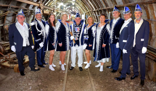 Prinzenteam von Stadtprinz Thorsten I. (Eckrich) (Foto: Karnevalsgesellschaft „Glück Auf“ 2013)