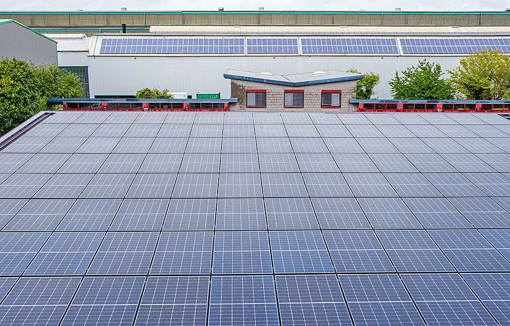 Die neue Photovoltaik-Anlage der Feuerwache II in Sterkrade setzt sich aus 214 Modulen zusammen.