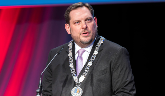 Beim traditionellen Jahresempfang sprach Oberbürgermeister Daniel Schranz über den Zustand der Demokratie und appellierte an die Gäste, Haltung zu zeigen. Foto: Stadt Oberhausen/Tom Thöne