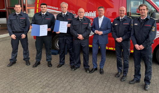 Daniel Nattmann, Giuseppe Timpanaro, Dirk Bläser, Klaus Peter, Beigeordnetr Michael Jehn, Jörg Brandenburg, Leiter der Feuerwehr Oberhausen, und Fachbereichsleiter Dominik Steger (v.l.n.r.), Foto: Feuerwehr Oberhausen