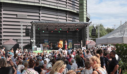 Bunte Party zum Geburtstag des Gasometers